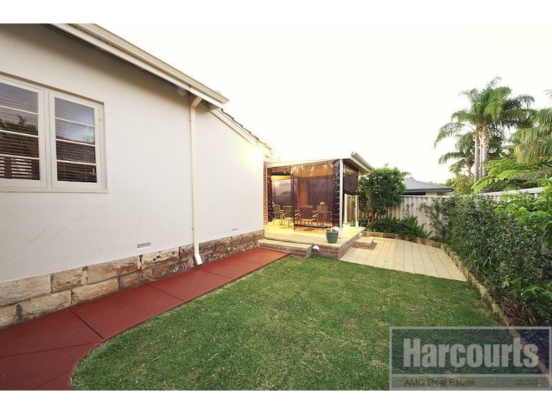 77 Kitchener Road, Melville WA 6156