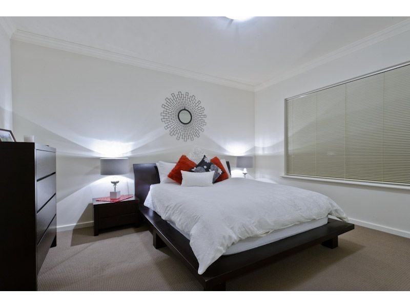 15b Coleman Crescent, Melville WA 6156