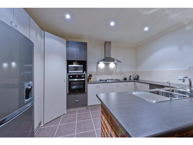 15b Coleman Crescent, Melville WA 6156