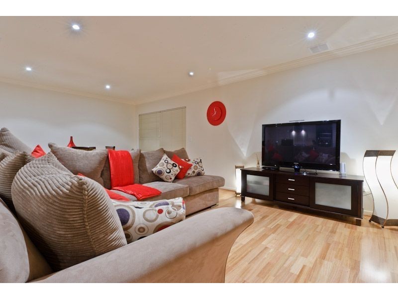 15b Coleman Crescent, Melville WA 6156