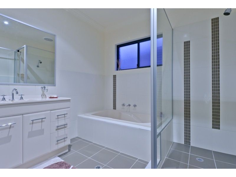 15b Coleman Crescent, Melville WA 6156