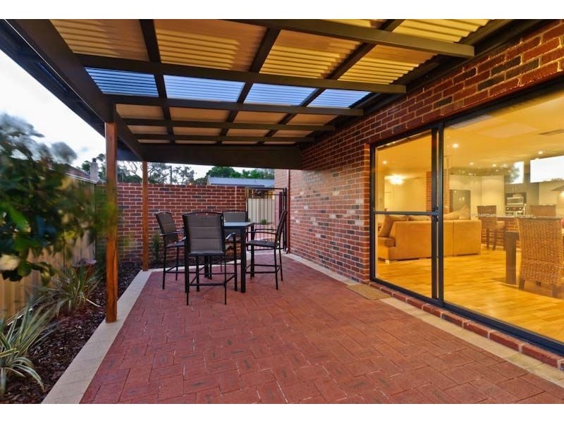 15b Coleman Crescent, Melville WA 6156