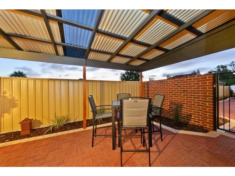 15b Coleman Crescent, Melville WA 6156
