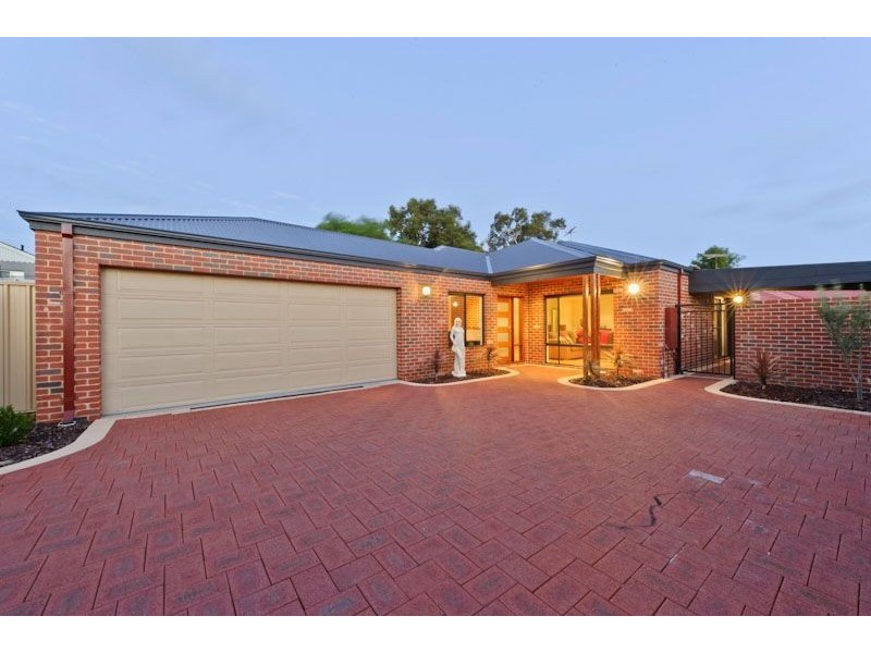 15b Coleman Crescent, Melville WA 6156