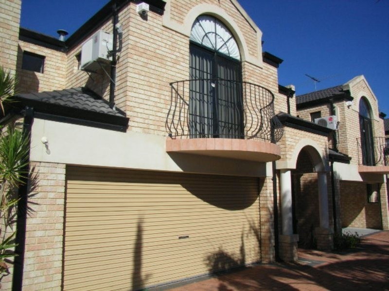 2/163 Stock Road, Attadale WA 6156