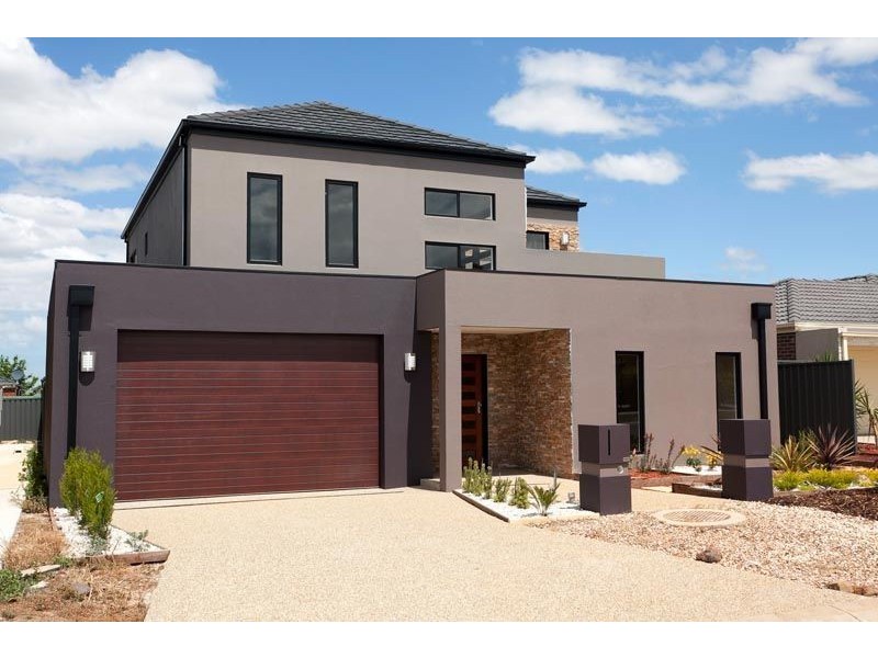 8 French Cres, Caroline Springs VIC 3023