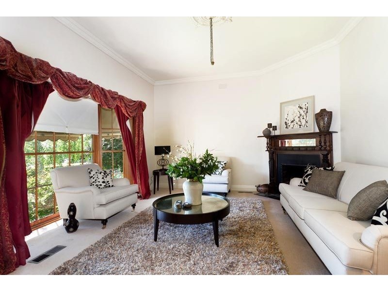 42 Hopetoun Grove, Eaglemont VIC 3084