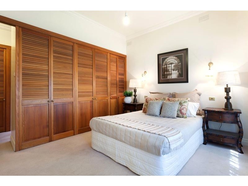 42 Hopetoun Grove, Eaglemont VIC 3084