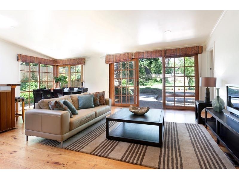 42 Hopetoun Grove, Eaglemont VIC 3084