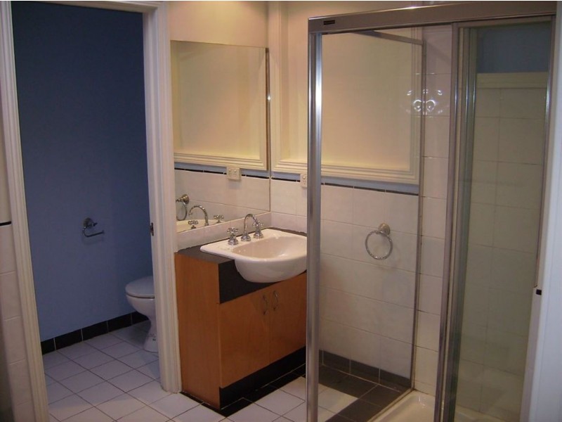 2/76 Jeffcott Street, West Melbourne VIC 3003