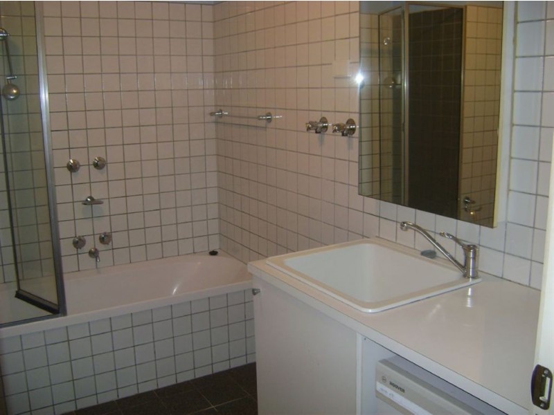 1/157 Bouverie Street, Carlton VIC 3053