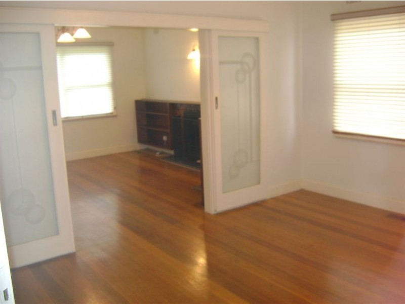 31 Josephine Street, Oak Park VIC 3046