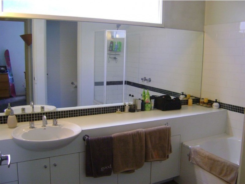 18/116 Drummond Street, Carlton VIC 3053