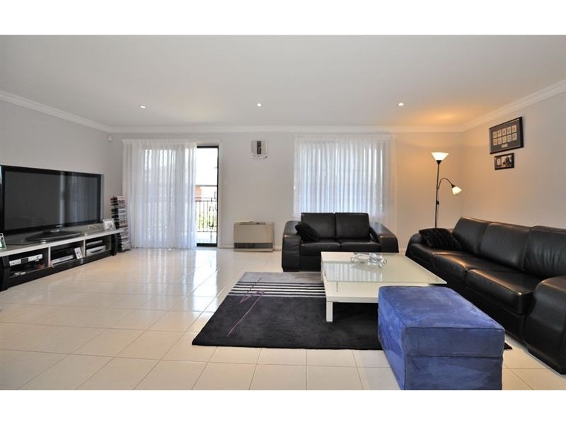 8 Mew Court, Mill Park VIC 3082