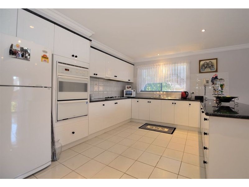 8 Mew Court, Mill Park VIC 3082