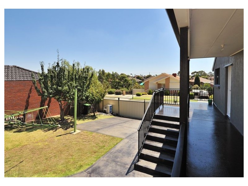 8 Mew Court, Mill Park VIC 3082