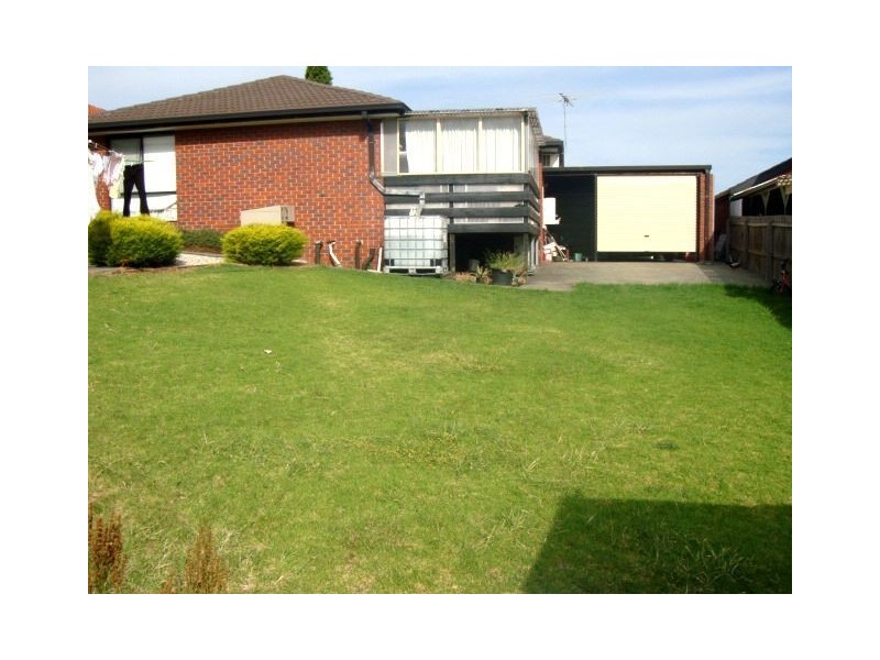 68 Woolnough Drive, Mill Park VIC 3082