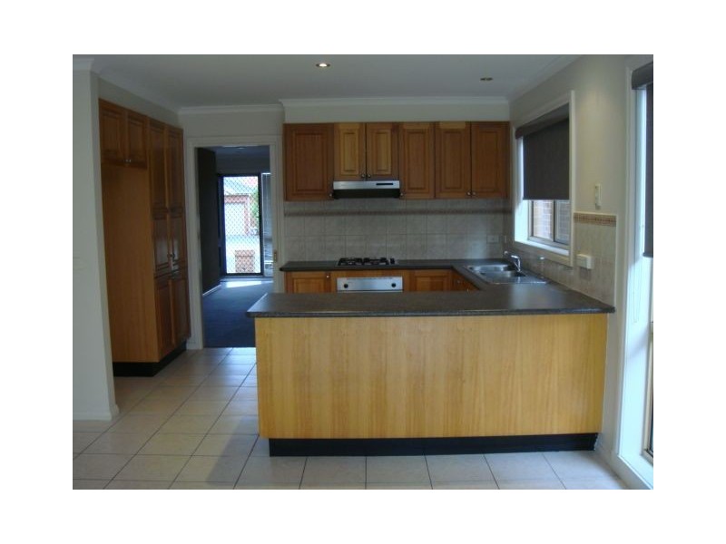 18 Nouvelle Grove, South Morang VIC 3752