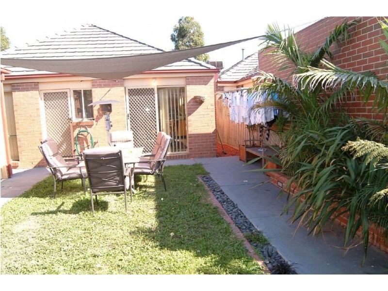 18 Nouvelle Grove, South Morang VIC 3752