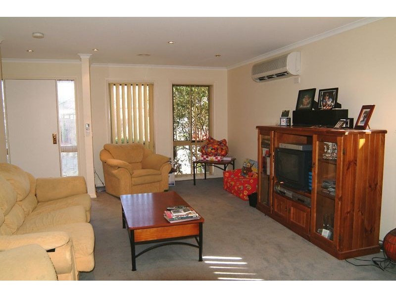 18 Nouvelle Grove, South Morang VIC 3752