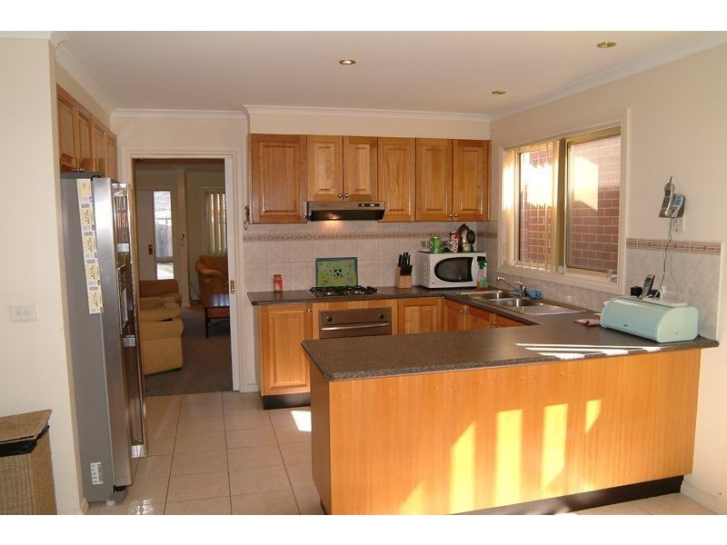 18 Nouvelle Grove, South Morang VIC 3752
