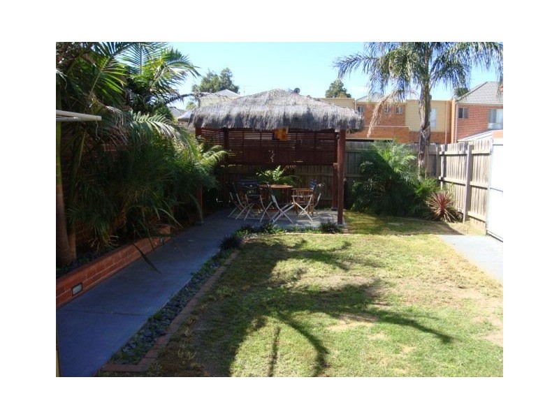 18 Nouvelle Grove, South Morang VIC 3752