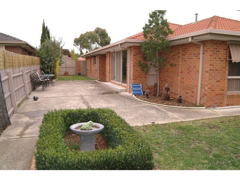 32 Carroll Crescent, Mill Park VIC 3082
