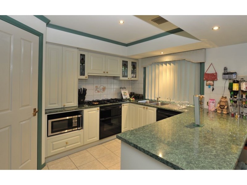 4 Mew Court, Mill Park VIC 3082