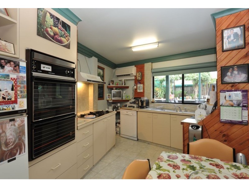 4 Mew Court, Mill Park VIC 3082