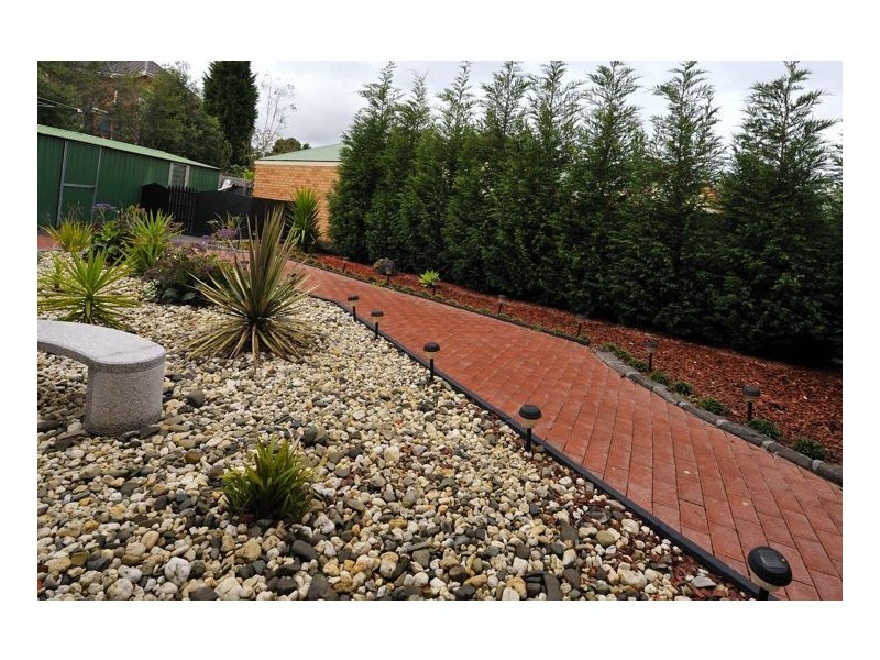 4 Mew Court, Mill Park VIC 3082