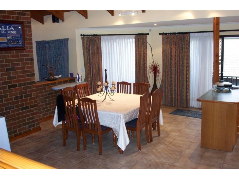 5 Cententary Drive, Mill Park VIC 3082