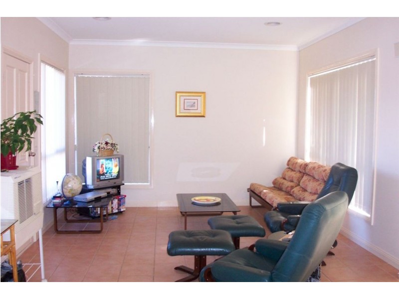 2/17 Turtur Close, Mill Park VIC 3082