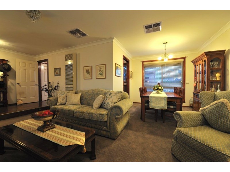 14 Henry Cable Court, Mill Park VIC 3082