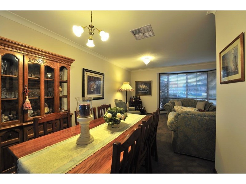 14 Henry Cable Court, Mill Park VIC 3082