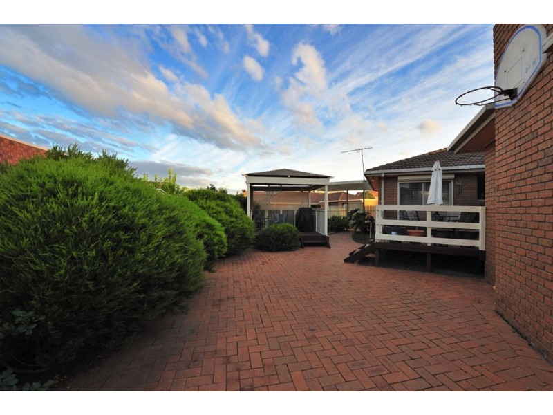 14 Henry Cable Court, Mill Park VIC 3082