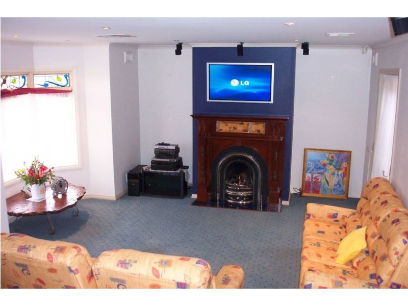 18 Viewbank Place, Mill Park VIC 3082