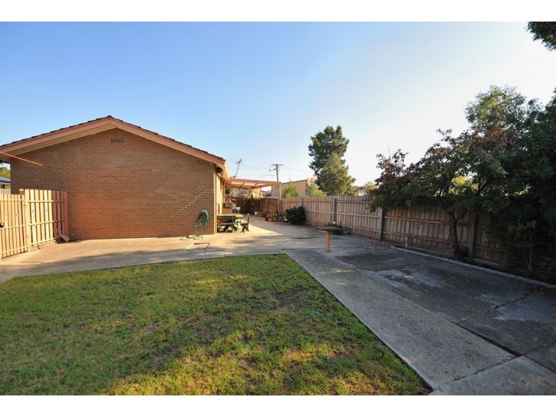 2 Moira Avenue, Reservoir VIC 3073