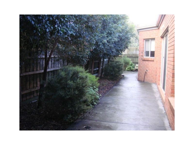 2/17 Turtur Close, Mill Park VIC 3082