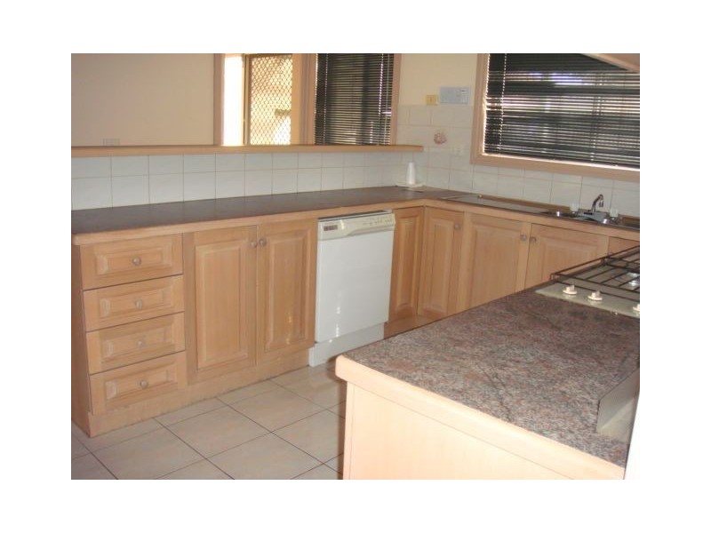 2/13 Mirbelia Crescent, Mill Park VIC 3082