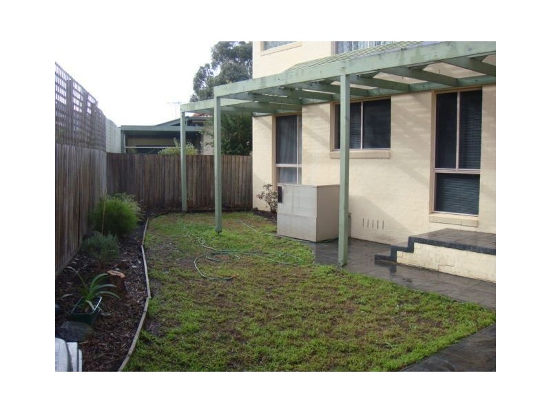 2/13 Mirbelia Crescent, Mill Park VIC 3082