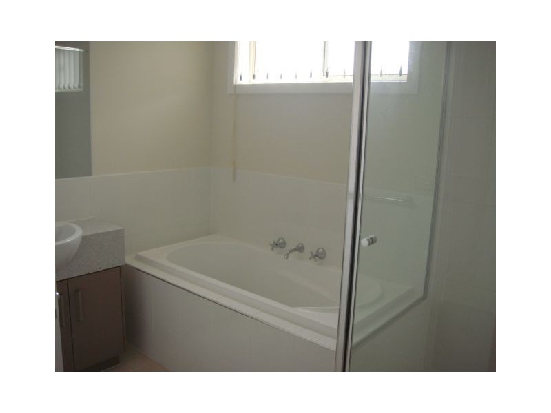 8 Taronga Way, South Morang VIC 3752