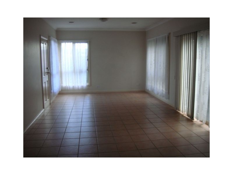 2/17 Turtur Close, Mill Park VIC 3082