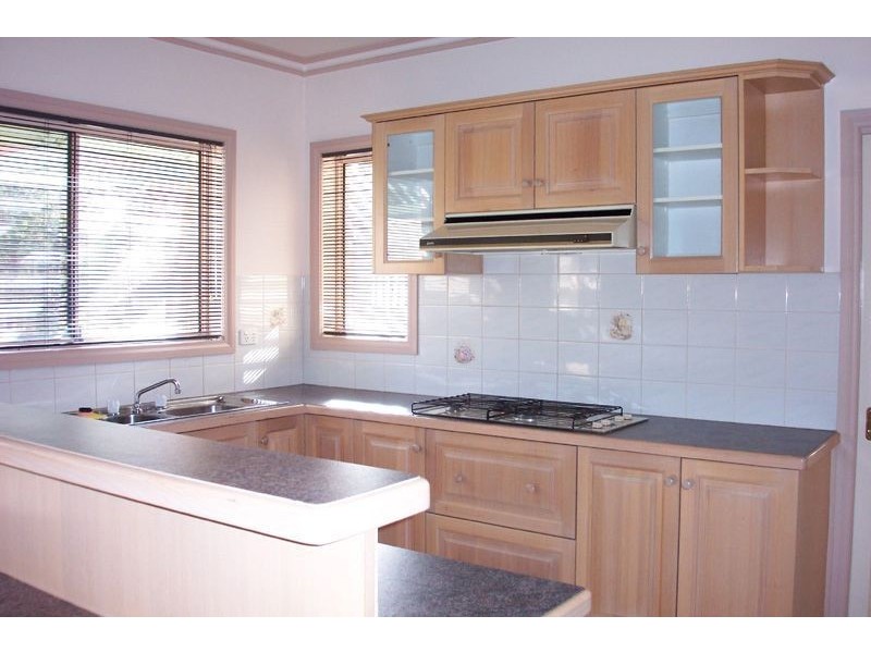 2/13 Mirbelia Crescent, Mill Park VIC 3082