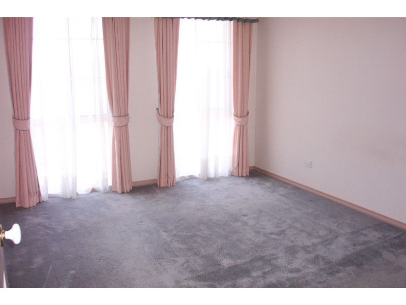 2/13 Mirbelia Crescent, Mill Park VIC 3082