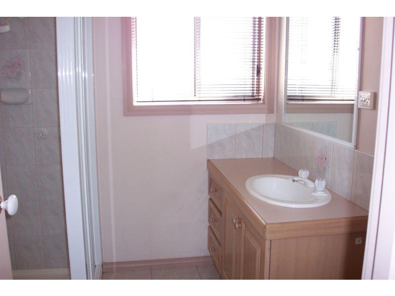 2/13 Mirbelia Crescent, Mill Park VIC 3082