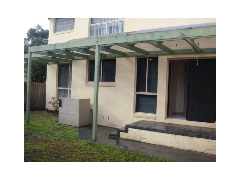 2/13 Mirbelia Crescent, Mill Park VIC 3082