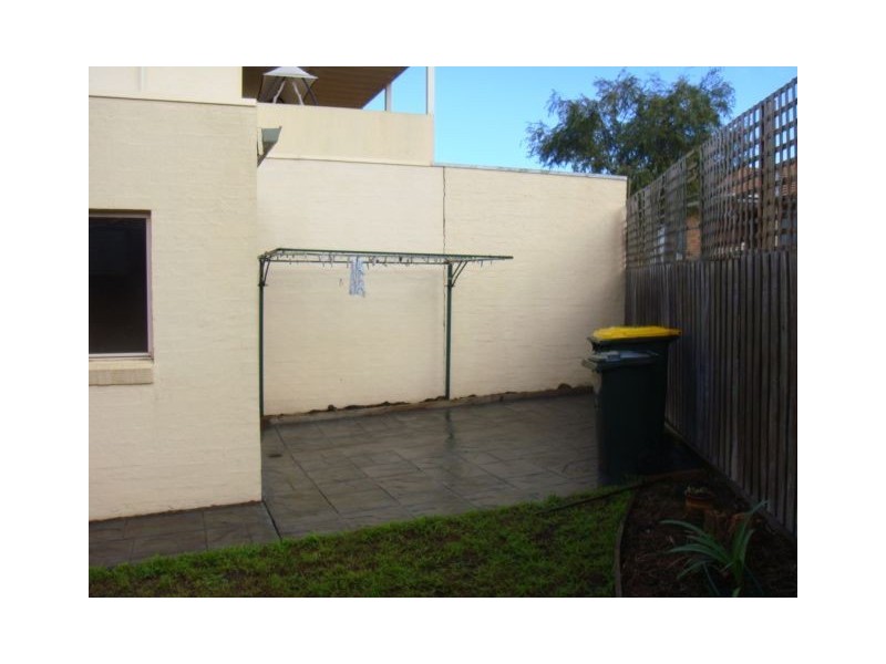 2/13 Mirbelia Crescent, Mill Park VIC 3082