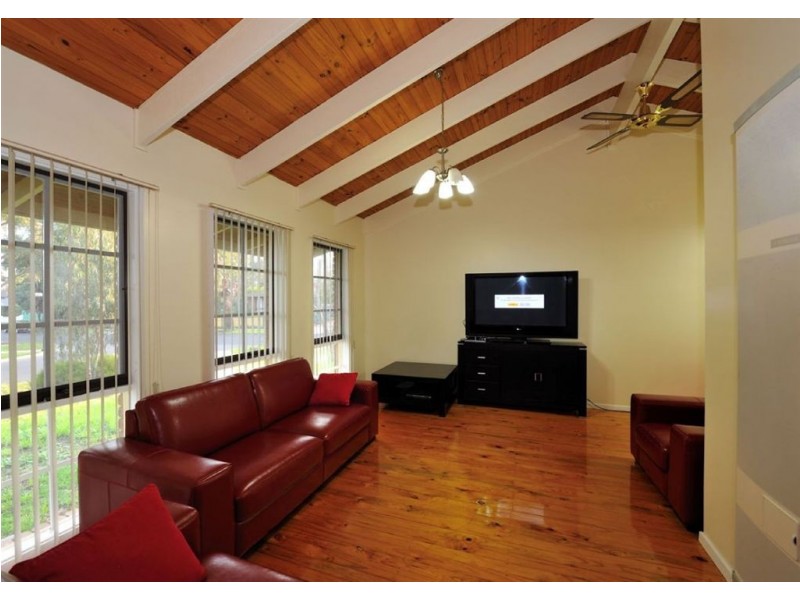 1 Redcraze Rise, Mill Park VIC 3082