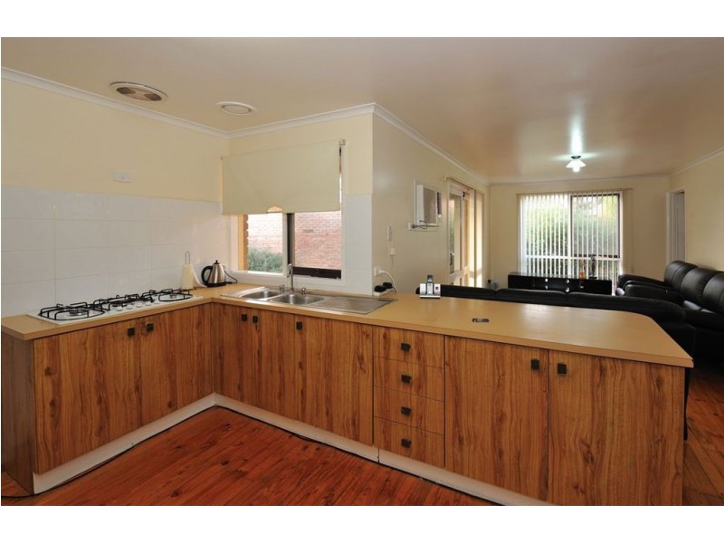1 Redcraze Rise, Mill Park VIC 3082