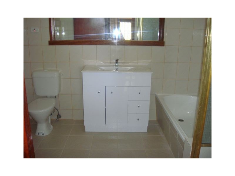 2/96 Dunne Street, Kingsbury VIC 3083